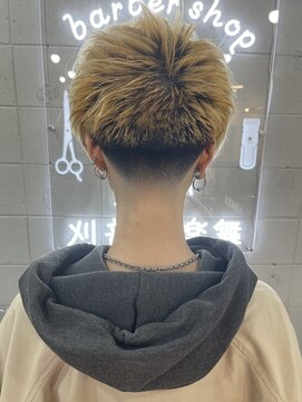 刈部倶楽舞 ツーブロック/フェード/ハイトーンカラー/刈り上げ /前下がり