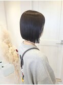 グレージュ・ぱつっとボブ