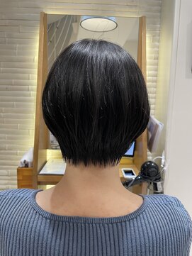 ヴァネッサ VANESSA スッキリまとめる大人ショートスタイル!/吉川沙知