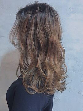 ベルリン(Berlin) スモーキーベージュのグラデーションStyle
