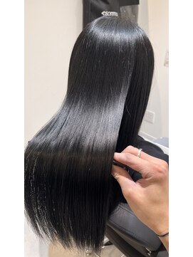 エミュスト(Emuest) 暗髪×艶髪☆心斎橋美容室