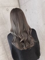 リビンバイアフロート(Livin by afloat)&nbsp;巻き髪ロング　ハイライト　ミルクティーグレージュ