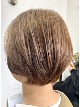 フー バイ セリナ(Fuu.by serina) ショートと相性◎ ハイトーンベージュショート