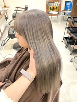 ルイ(ROUIS produced by LUCK 津田沼) ROUIS 津田沼 グレー/ブリーチ/白髪ぼかし/ハイライト