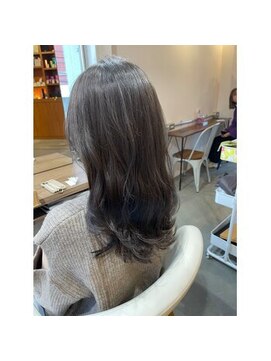 エン(En,) 赤みを極力抑えたグレージュ◎