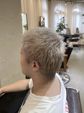 メンズサロン キング 梅田店(Men’s salon K!ng) ホワイトメッシュ/ツイスト/ツイスパ/パーマ/メンズ/眉毛