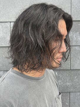 ヒュイル バイ ニアウ(Hwyl by Niau) メンズマッシュセンターパートスパイラルパーマニュアンスパーマ