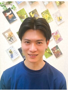 黄ぐまくん美容室 メンズ　ショート　センターパート