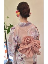 カット イン シルバー&nbsp;キュート編み込みシニョン