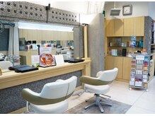美容室ラトリエ コモ 新所沢店の雰囲気（メイクや眉カットなど、ポイントの相談も気軽にどうぞ♪）