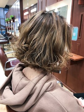 ジュール ドゥJour doux jour スタイリスト今嶋　ハイトーンハイライトボブ