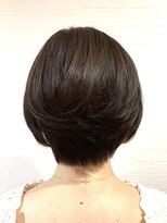 えほん美容室&nbsp;チラ見えが可愛い★大人ショート&イヤリングカラー