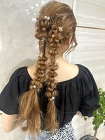 エルバイラビス 大宮(elu by lovis)&nbsp;《Kanna》ヘアアレンジ/編みおろしツイン/結婚式/前髪パーマ