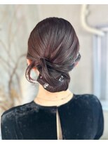 ウィロウ(WILLOW)&nbsp;2023AW/ hairmakeWILLOW　個性派シニヨン