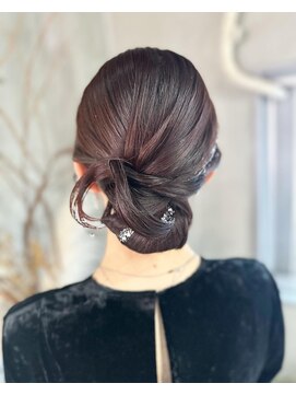 ウィロウ(WILLOW) 2023AW/ hairmakeWILLOW　個性派シニヨン