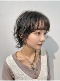 大人マッシュショートパーマウルフカットアッシュベージュカラー