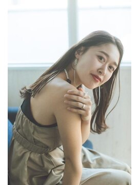 ホヌア(hoNua.) ミディアム タイト レイヤー 切りっぱなし 20代 30代