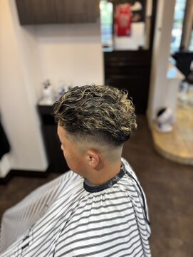 ジールアンドニコ(Zeal & nico.) 極道パーマ＆スキンフェードカット