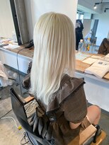 ニュート(Neut )&nbsp;ホワイトブロンド/ハイトーン/ケアブリーチ抜きっぱなし/名古屋