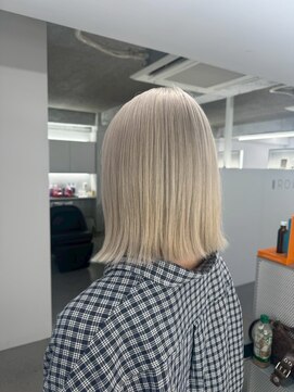 イロウ 山口どうもん店(IROW) ホワイトブリーチ/ボブ/ホワイトベージュ/似合わせカット