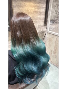 ヘアー ブランコ(hair Blanco) ブラウン×エメラルドグリーン