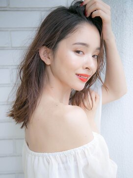 ルティア(Lutia) ニュアンスウェーブ　グラマラスカール　アッシュカラー