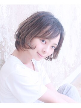 カノア(CANNOA.) 30代・40代小顔マニッシュワンサイドショートボブ黒髪前下がり