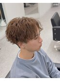 センターパート緩めスパイラルパーマ