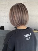 暖色ホワイトベージュ　バレイヤージュデザイン　タッセルボブ