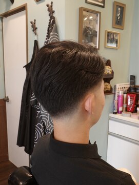 ディーアイジーカットクラブ(DiG CUT CLUB) ツーブロックローフェード