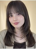 ナチュラルな抜け感フェイスレイヤースタイル