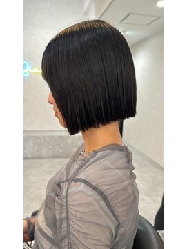 ニィ(2iee.) 【縮毛矯正◎】ヘイリーボブ