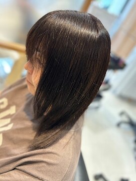 キオナ(Kiona) 【ビフォーアフター】艶髪ストレート/髪質改善