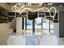髪屋 紬の雰囲気（岡山に一つだけの新空間内装/バレイヤージュ/ブリーチ/髪質改善）