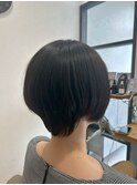 ナチュラル透明感黒髪丸みショート大人可愛い小顔スタイル