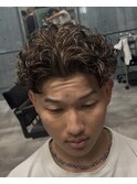 サーフバック　ツイストスパイラル眉カットメンズパーマ