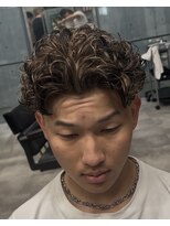 イーラ アメ村店(era)&nbsp;サーフバック　ツイストスパイラル眉カットメンズパーマ