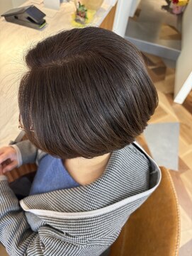 ラナ(LANA) 大人女性に人気白髪ぼかし×ショートヘア