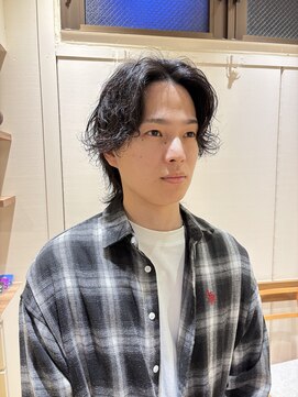 ダーチャ(Datsche) 無造作×センターパート 大人ミディアムパーマ