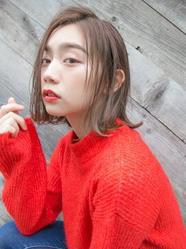 ルティア(Lutia) 切りっぱなしボブ×グレージュカラー