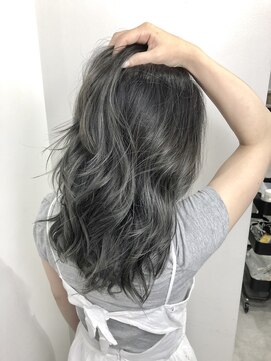 フォーク(FOLK) KASUMI×外国人風グラデーション シルバーグレー【FOLK 恵比寿】