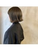 透明感グレー。色落ち後も赤みの出にくい髪色に。
