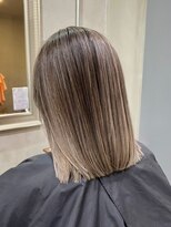 ロナバイソル(lona by SoL)&nbsp;美髪ストレートカット/毛先グラデーション