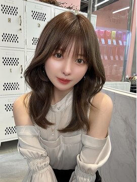 クム(kumu) 【kumu】アッシュベージュ×くびれセミディ.