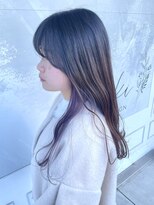 ラキ(Laki)&nbsp;パープル系インナーカラー×ミディアムヘア