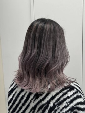 シエスタ バイ アンブルリュクス(siesta by amble luxe) 20代/30代/バレイヤージュ/グレージュ/レイヤーカット/シルバー