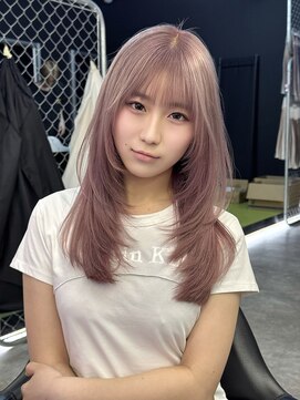 キッススワン(KISS SWAN) レイヤーカット×ピンクベージュ