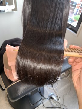 アールサロン アオヤマ(Rr SALON AOYAMA) プラチナミネコラ