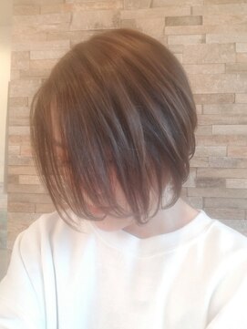 ココニベンテ(552vente) 前下がりショートボブ