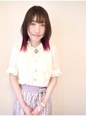 ピンクなヘムカラーと触角ヘアがポイントな切りっぱなし！